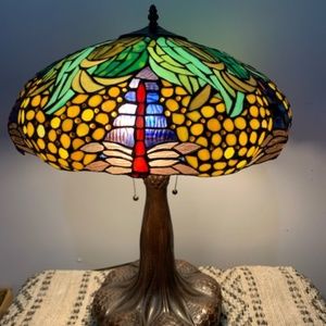 TIFFANY HANGING HEAD | DRAGONFLY TABLE LAMP